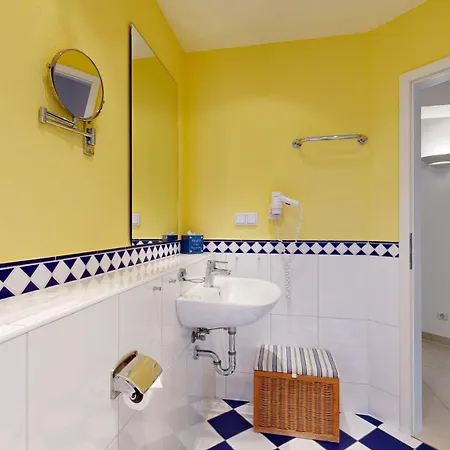 Direkt Am Mit Suedbalkon, Freia 13,